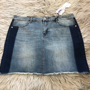 🔴 2/$30 Dex classic mini jean skirt two tone size 32